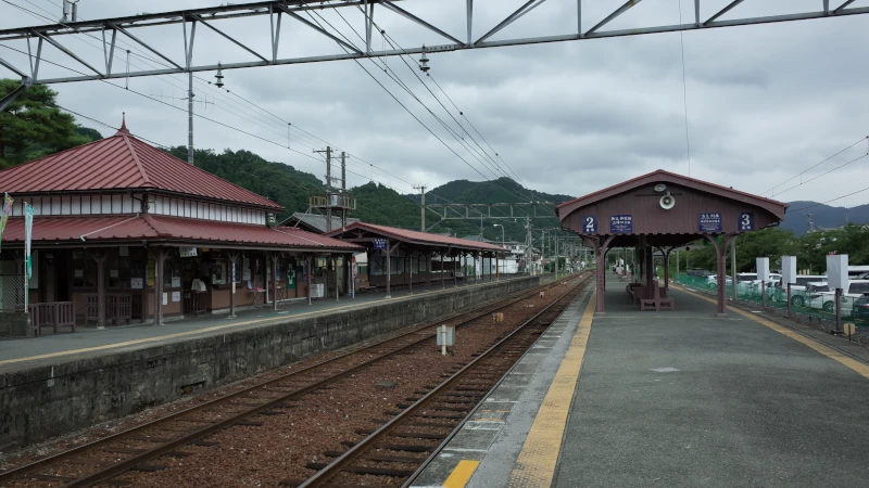 宝登山神社参拝の日長瀞駅ホームの画像