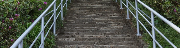 秩父札所の第24番札所となっている、光智山法泉寺の山門モバイル用画像